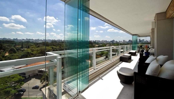 Kristal Cam Hakkında